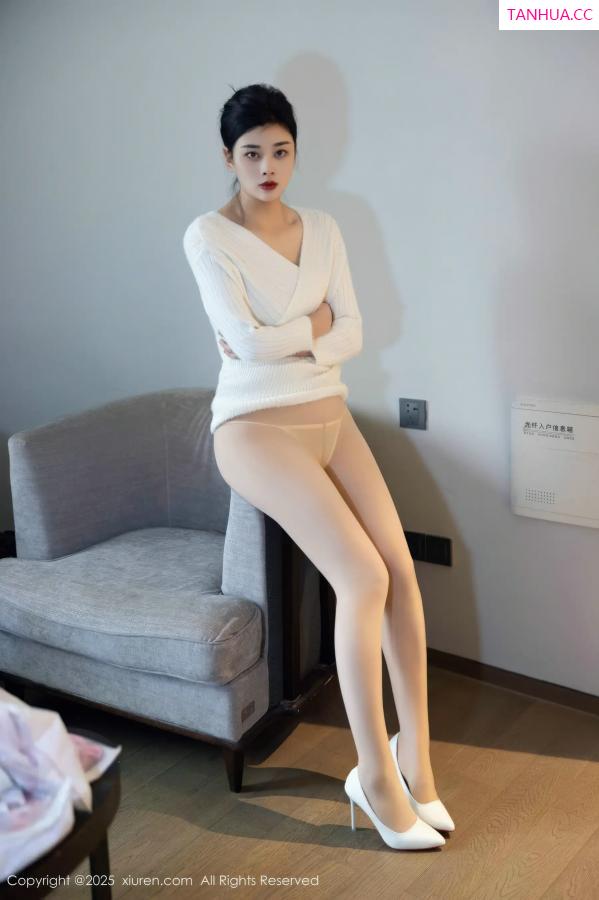   [XiuRen]高清写真图 2025.11.14 No.10986 徐清妍 肉色丝袜第24张图片
